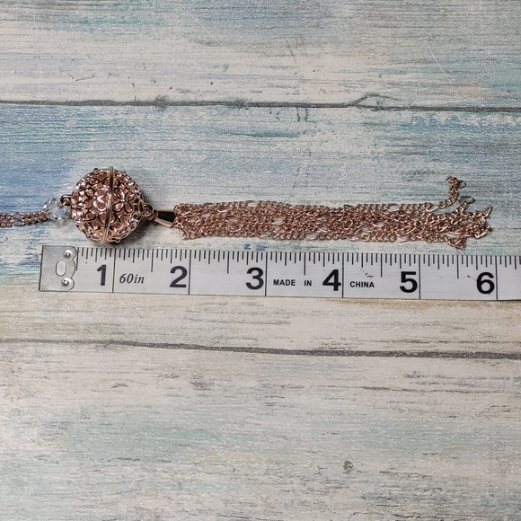 C 1946 Ball Tassel Necklace. - Picture 8 of 9